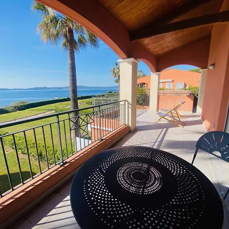 De La Mer Apartment