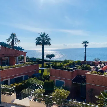 De La Mer Apartment *